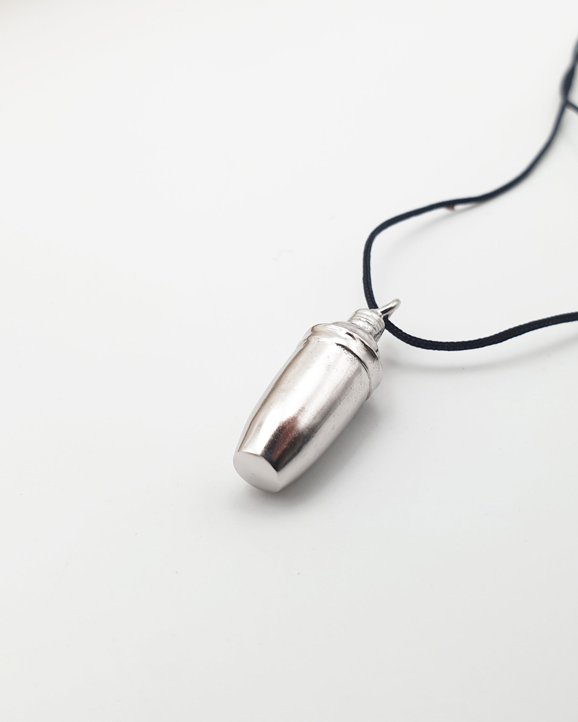 CLASSIC SHAKER NECKLACE