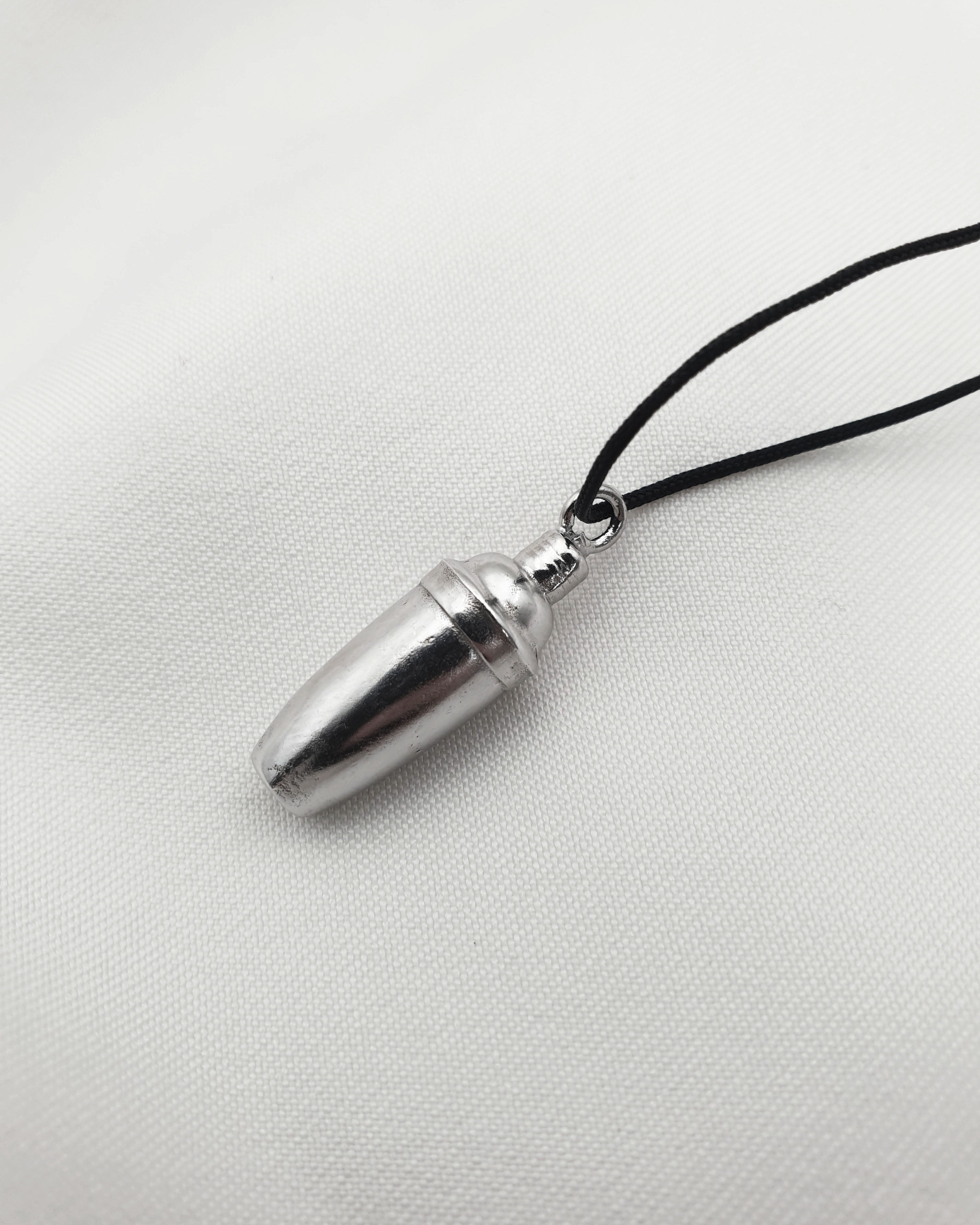 CLASSIC SHAKER NECKLACE