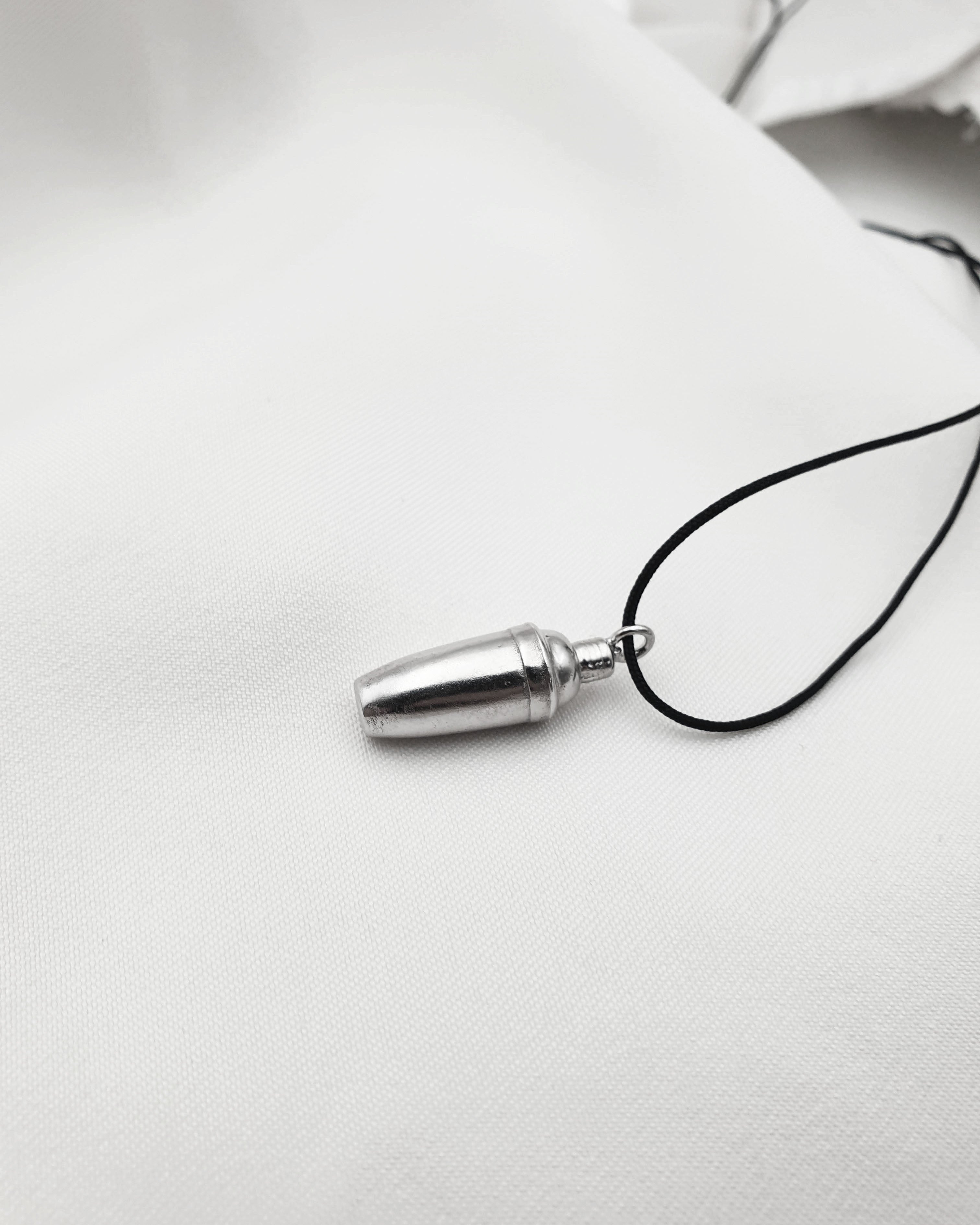 CLASSIC SHAKER NECKLACE